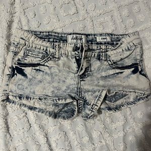 Daytrip low rise acid wash gemini jean shorts